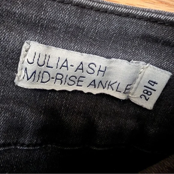 Lola Jeans Julia Ash Mid-Rise Pull-On Ankle Jeans - Picture 6 of 8